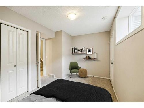 288 Saddlebrook Point Ne, Calgary, AB - Indoor Photo Showing Bedroom