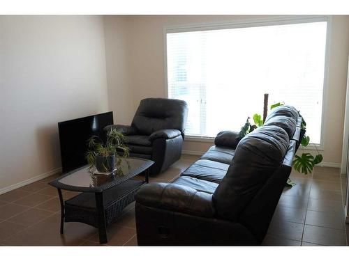 183 Evansridge Circle Nw, Calgary, AB - Indoor Photo Showing Living Room