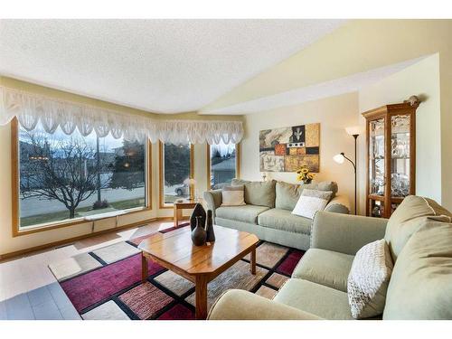 108 Hidden Vale Crescent Nw, Calgary, AB - Indoor Photo Showing Living Room