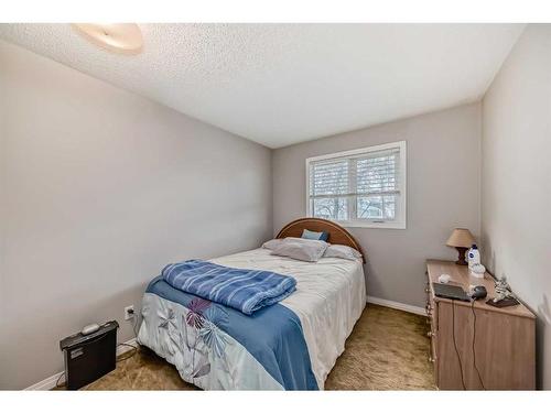 3816 Dover Ridge Drive Se, Calgary, AB - Indoor Photo Showing Bedroom