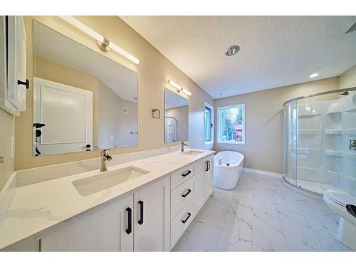 2811 Signal Hill Drive Sw, Calgary, AB - Indoor Photo Showing Bathroom