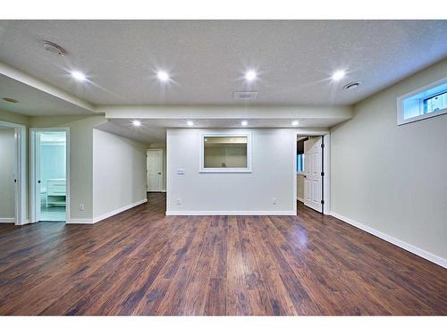 2811 Signal Hill Drive Sw, Calgary, AB - Indoor Photo Showing Other Room