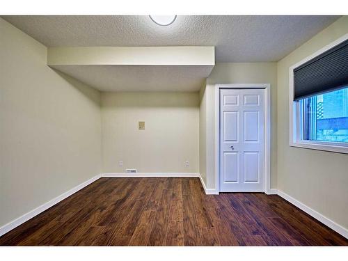 2811 Signal Hill Drive Sw, Calgary, AB - Indoor Photo Showing Other Room