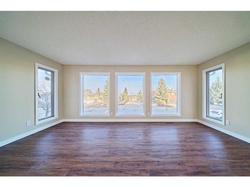 2811 Signal Hill Drive Sw, Calgary, AB - Indoor Photo Showing Other Room