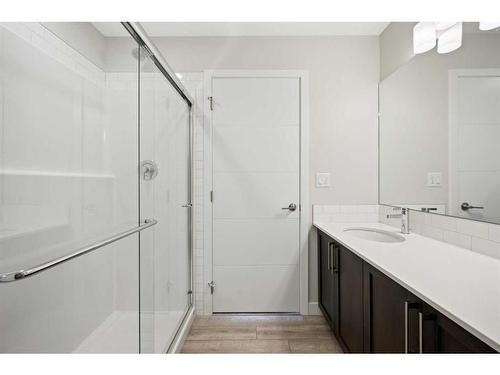 219-255 Les Jardins Park Se, Calgary, AB - Indoor Photo Showing Bathroom