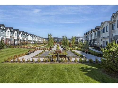 219-255 Les Jardins Park Se, Calgary, AB - Outdoor