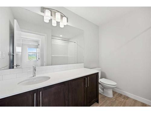 219-255 Les Jardins Park Se, Calgary, AB - Indoor Photo Showing Bathroom