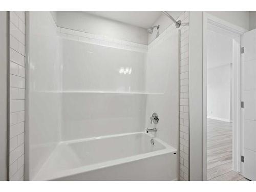 219-255 Les Jardins Park Se, Calgary, AB - Indoor Photo Showing Bathroom