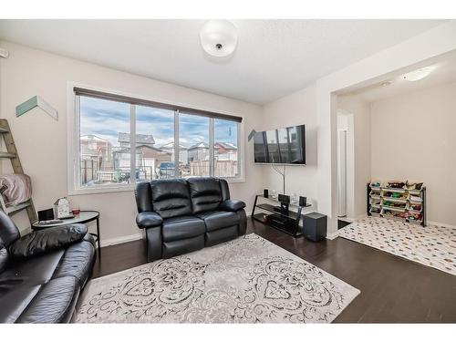 3 Fireside Place, Cochrane, AB - Indoor Photo Showing Living Room