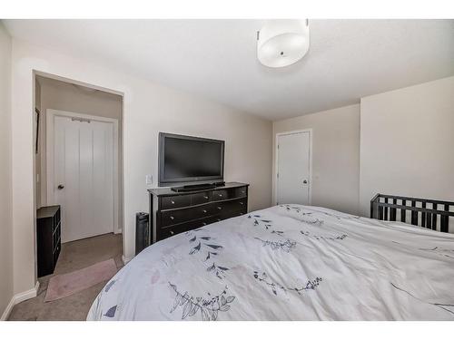 3 Fireside Place, Cochrane, AB - Indoor Photo Showing Bedroom