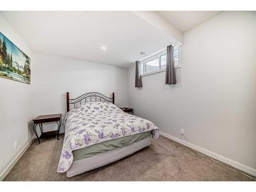 174 Dawson Harbour Rise, Chestermere, AB - Indoor Photo Showing Bedroom