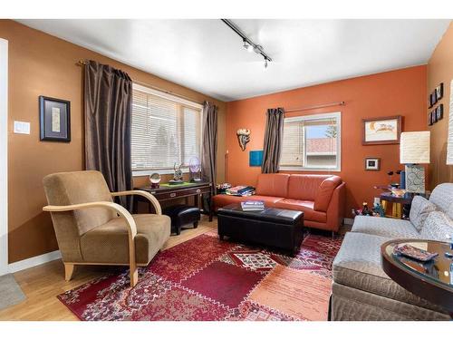 3712 66 Street Nw, Calgary, AB - Indoor Photo Showing Living Room