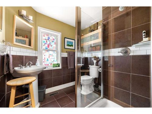 3712 66 Street Nw, Calgary, AB - Indoor Photo Showing Bathroom