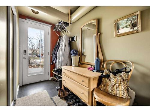 3712 66 Street Nw, Calgary, AB - Indoor Photo Showing Other Room