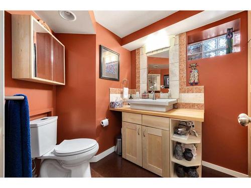 3712 66 Street Nw, Calgary, AB - Indoor Photo Showing Bathroom