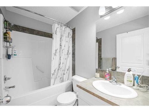59 New Brighton Common Se, Calgary, AB - Indoor Photo Showing Bathroom