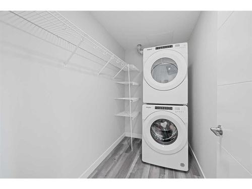 323-255 Les Jardins Park Se, Calgary, AB - Indoor Photo Showing Laundry Room