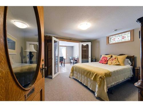 409 Wildwood Drive Sw, Calgary, AB - Indoor Photo Showing Bedroom