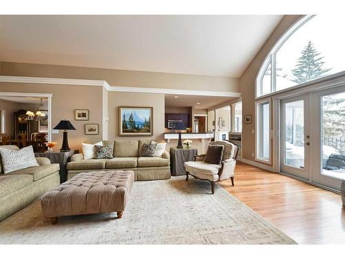 409 Wildwood Drive Sw, Calgary, AB - Indoor Photo Showing Living Room