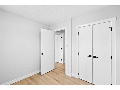 7645 & 7643 21A Street Se, Calgary, AB - Indoor Photo Showing Other Room