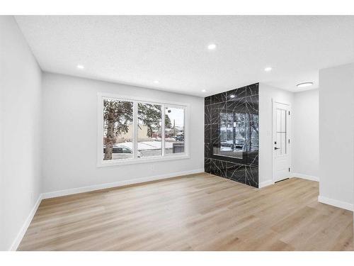 7645 & 7643 21A Street Se, Calgary, AB - Indoor Photo Showing Living Room