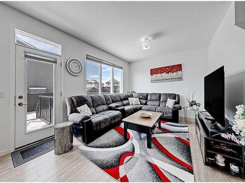 1713 Montgomery Gate Se, High River, AB - Indoor Photo Showing Living Room