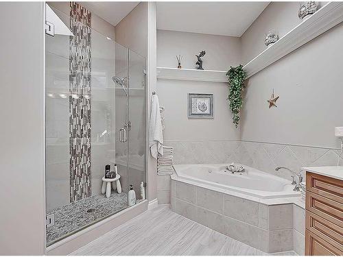 1105 Highland Green View Nw, High River, AB - Indoor Photo Showing Bathroom