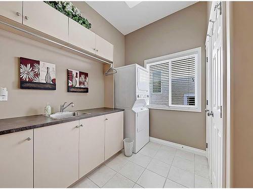 1105 Highland Green View Nw, High River, AB - Indoor Photo Showing Laundry Room