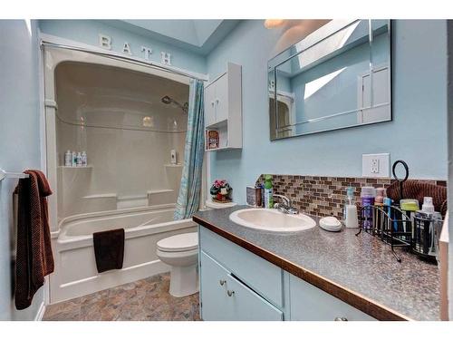 278 Chinook Drive, Vulcan, AB - Indoor Photo Showing Bathroom
