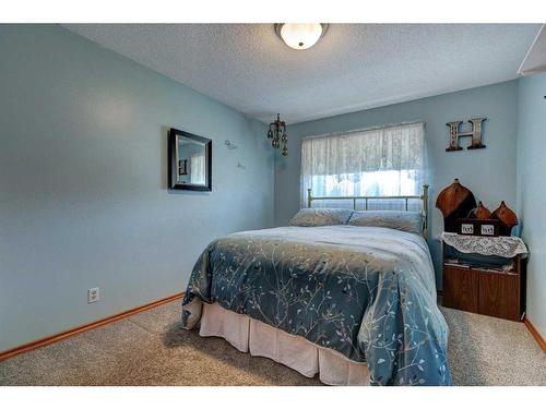 278 Chinook Drive, Vulcan, AB - Indoor Photo Showing Bedroom