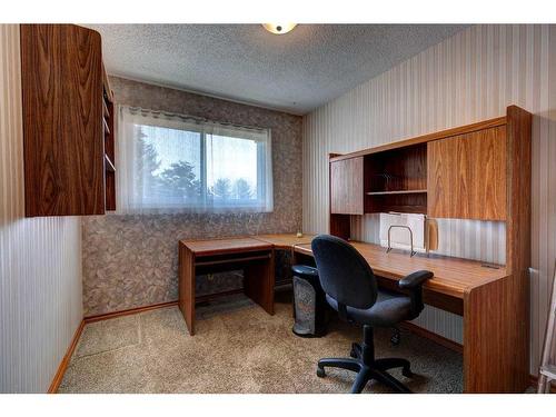 278 Chinook Drive, Vulcan, AB - Indoor Photo Showing Office