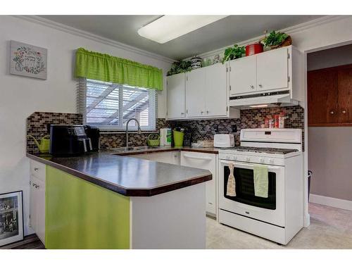 278 Chinook Drive, Vulcan, AB - Indoor Photo Showing Kitchen