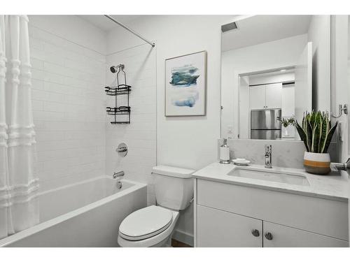 303-455 1 Avenue Ne, Calgary, AB - Indoor Photo Showing Bathroom
