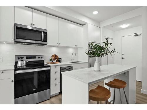 303-455 1 Avenue Ne, Calgary, AB - Indoor Photo Showing Kitchen With Upgraded Kitchen