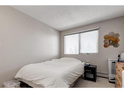7-118 Village Heights Sw, Calgary, AB - Indoor Photo Showing Bedroom