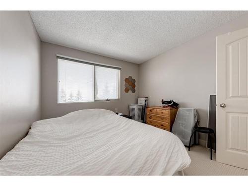 7-118 Village Heights Sw, Calgary, AB - Indoor Photo Showing Bedroom