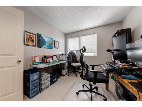7-118 Village Heights Sw, Calgary, AB - Indoor Photo Showing Office
