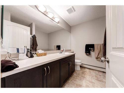 7-118 Village Heights Sw, Calgary, AB - Indoor Photo Showing Bathroom