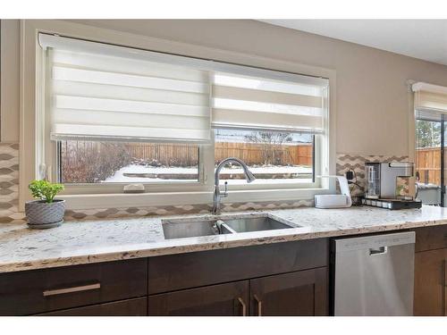 5039 Norris Road Nw, Calgary, AB - Indoor Photo Showing Kitchen With Double Sink