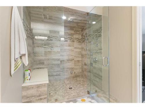 5039 Norris Road Nw, Calgary, AB - Indoor Photo Showing Bathroom