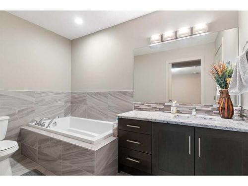 5039 Norris Road Nw, Calgary, AB - Indoor Photo Showing Bathroom
