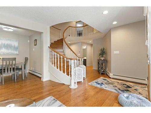 5039 Norris Road Nw, Calgary, AB - Indoor Photo Showing Other Room