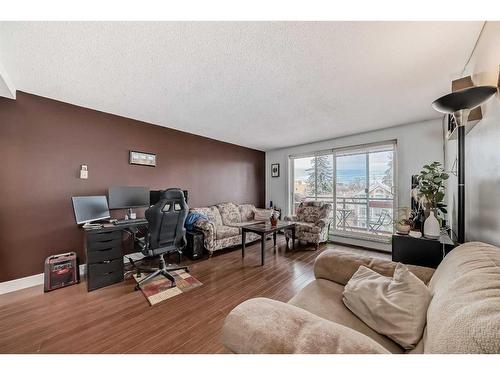 301-1022 16 Avenue Nw, Calgary, AB - Indoor Photo Showing Living Room