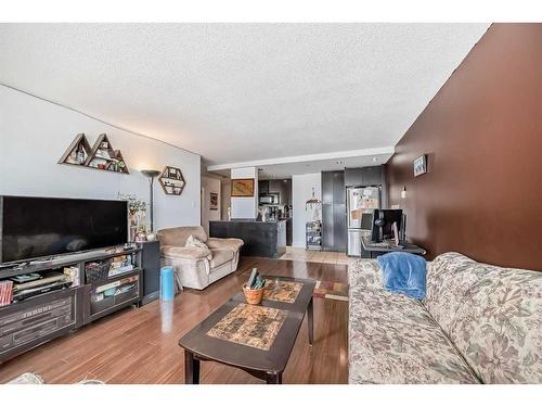 301-1022 16 Avenue Nw, Calgary, AB - Indoor Photo Showing Living Room