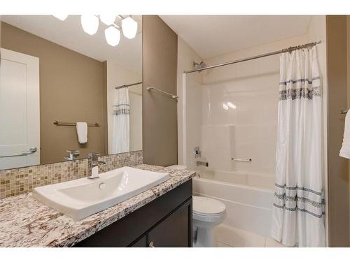 26 Aspen Dale Court Sw, Calgary, AB - Indoor Photo Showing Bathroom