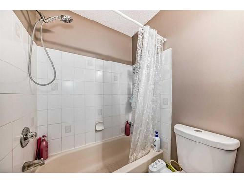 139 Carmel Close Ne, Calgary, AB - Indoor Photo Showing Bathroom
