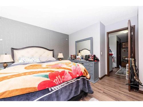 222 Saddlebrook Way Ne, Calgary, AB - Indoor Photo Showing Bedroom