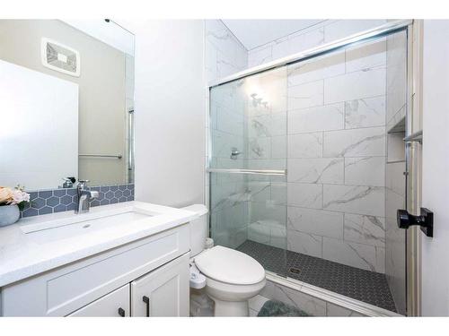 122 Magnolia Court Se, Calgary, AB - Indoor Photo Showing Bathroom