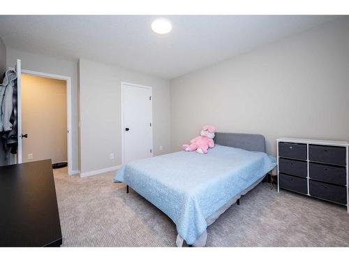 122 Magnolia Court Se, Calgary, AB - Indoor Photo Showing Bedroom