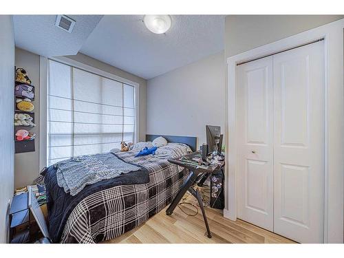 309-1540 17 Avenue Sw, Calgary, AB - Indoor Photo Showing Bedroom